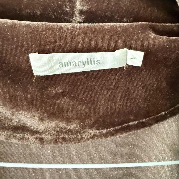 Amaryllis Chocolate Velvet Cardigan - Picture 3 of 8